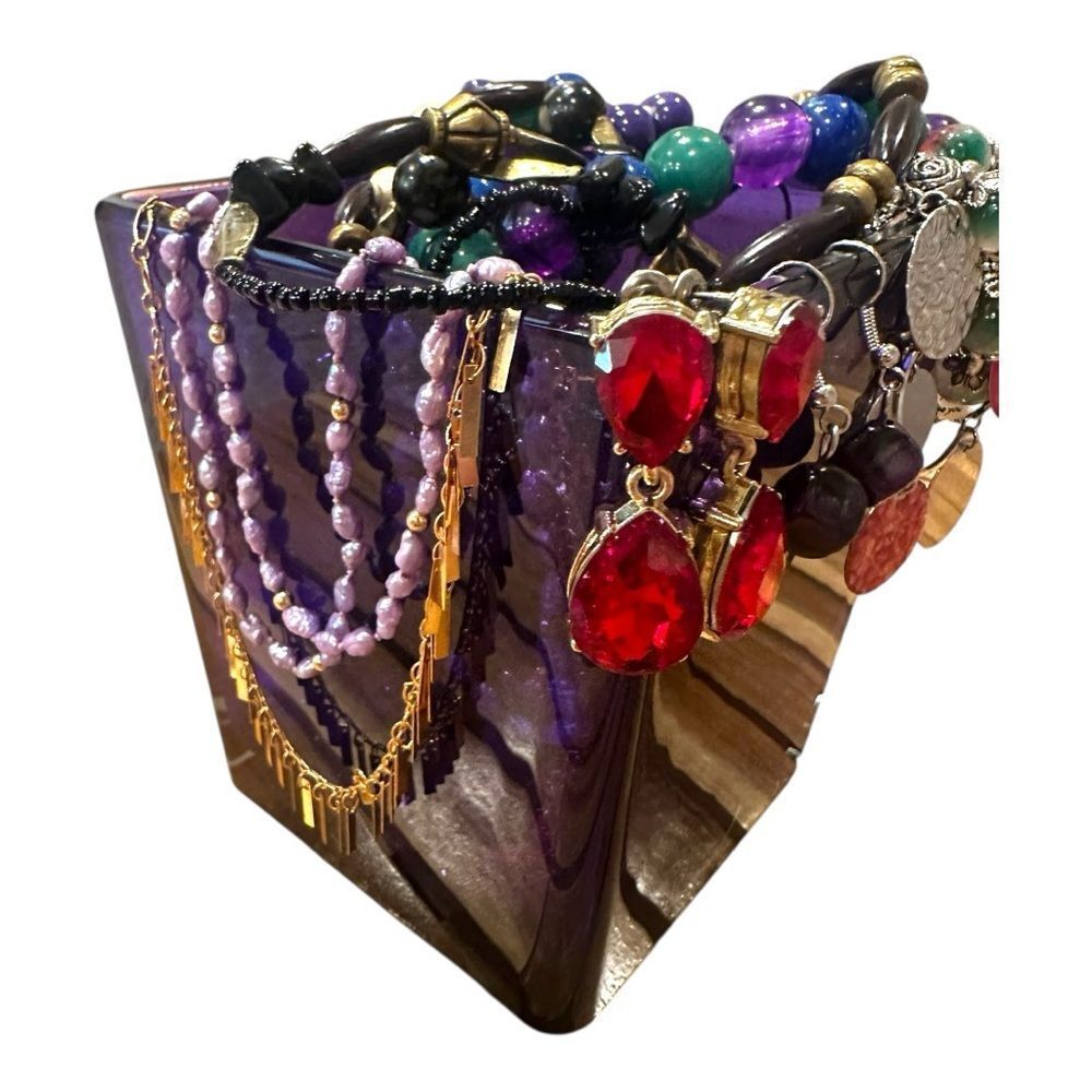 Estate Vintage to now chains & Beaded pieces mixed lot wearable or craftable - Picture 4 of 12